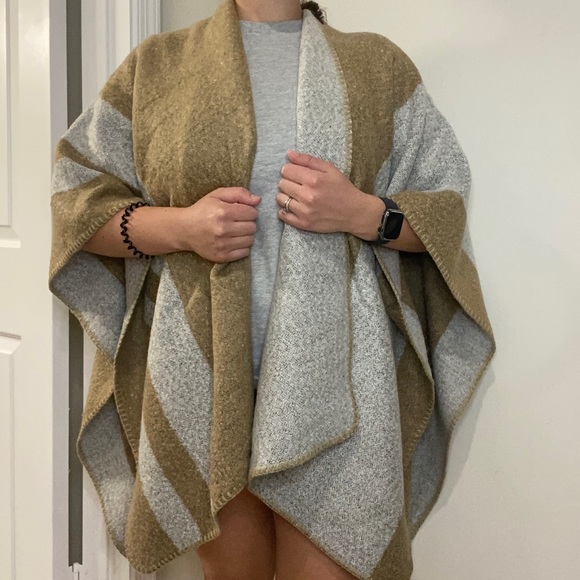 Goodnight Macaroon Tan and White Shawl Wrap - Picture 4 of 6